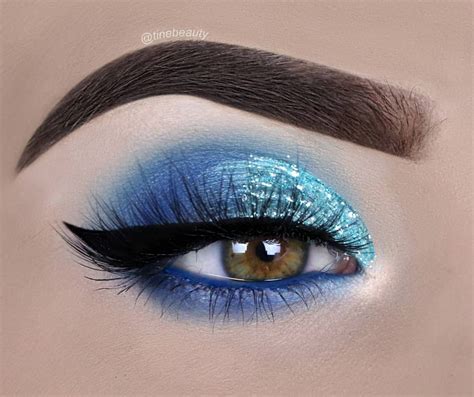 Bold, smoky look with blue eyes