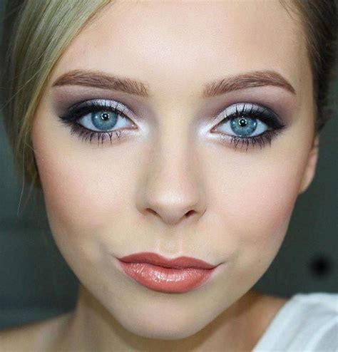 Makeup tips for blue eyes with a focus on highlighter