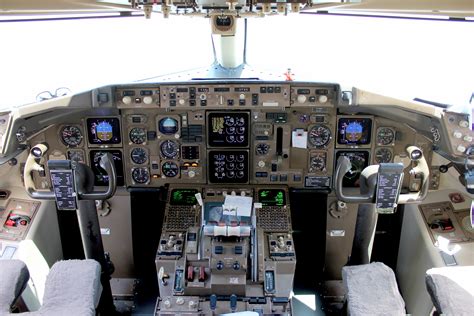 Boeing 757 Cockpit