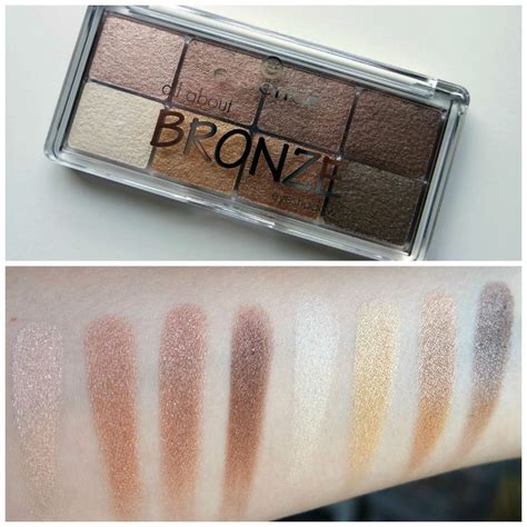 A palette with bronze eyeshadow shades