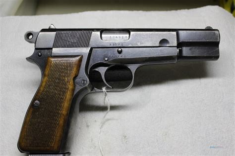 Browning Hi Power pistol during World War II