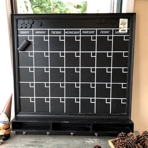 Chalk board calendar uses