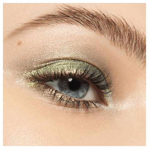 Chrome Eyeshadow Benefits