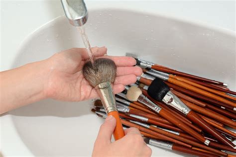 Cleaning Eyeshadow Brushes