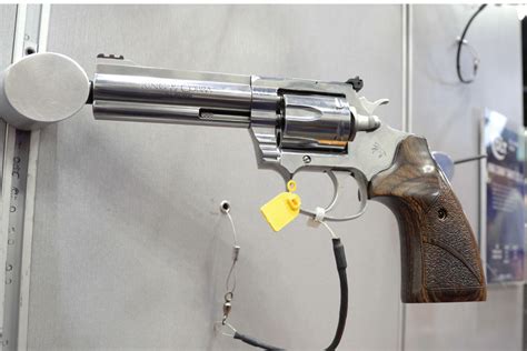 Colt Cobra Features