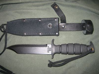 Combat knife features