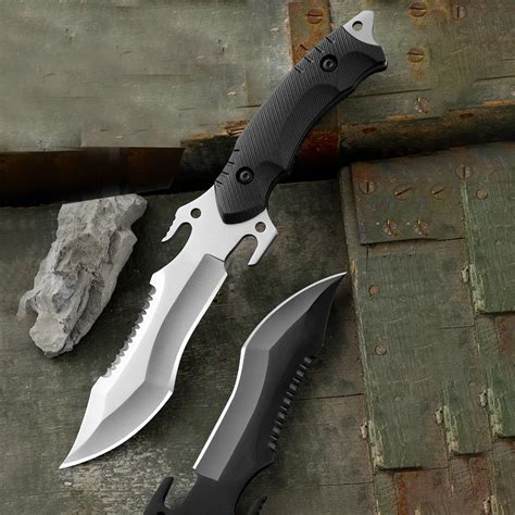 Combat knife for self-defense