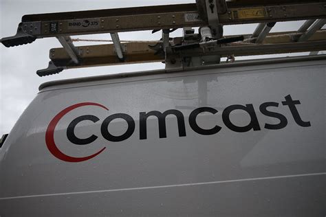 Comcast vs Dish: 7 Key Differences