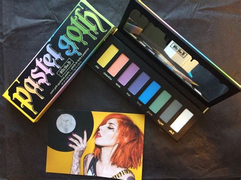 Common mistakes to avoid when using a goth eyeshadow palette