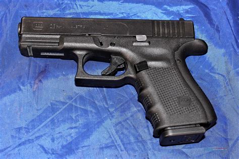 Glock 23 compact design