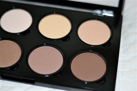 Contour Highlight Palette for Natural Look