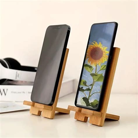 Image of a magnetic palette used as a phone stand