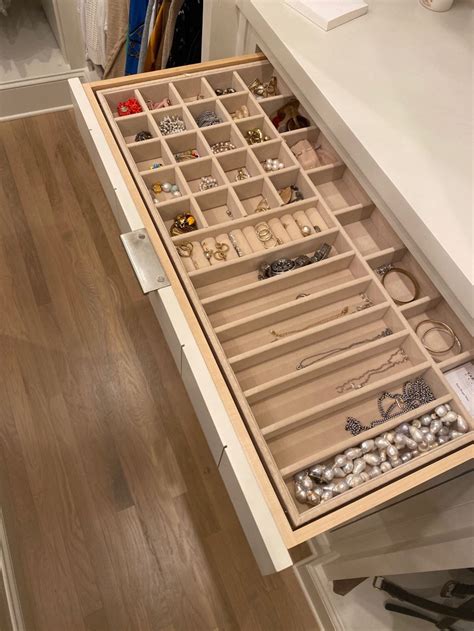 Customized Jewelry Organizer in a Magnetic Makeup Palette