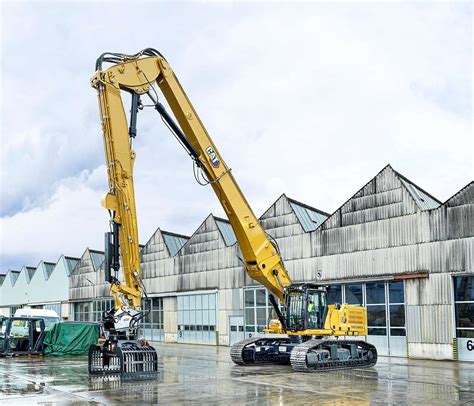 Demolition excavator