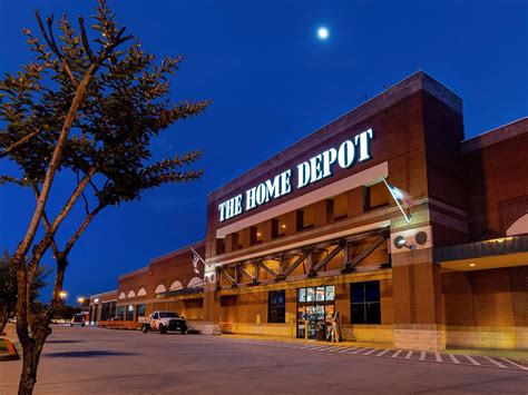 Dining at First Colony Commons