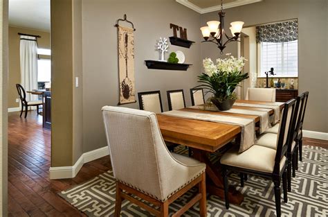 Dining room design for a warm and inviting atmosphere