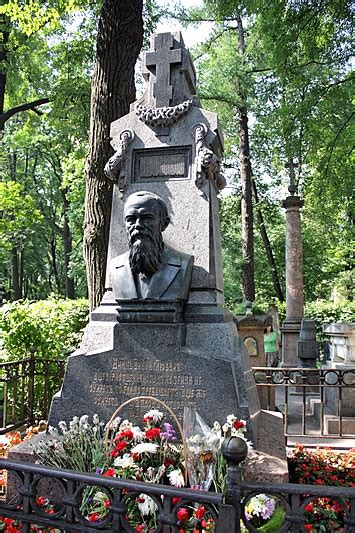 Dostoevsky brothers tombstone