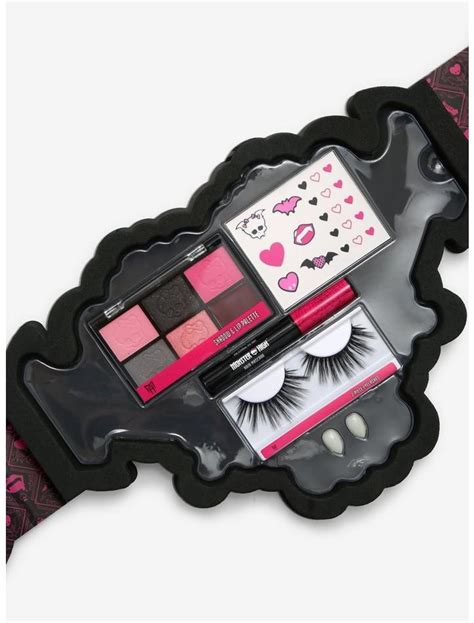 Draculaura Makeup Palette