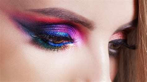 Dramatic eyeshadow