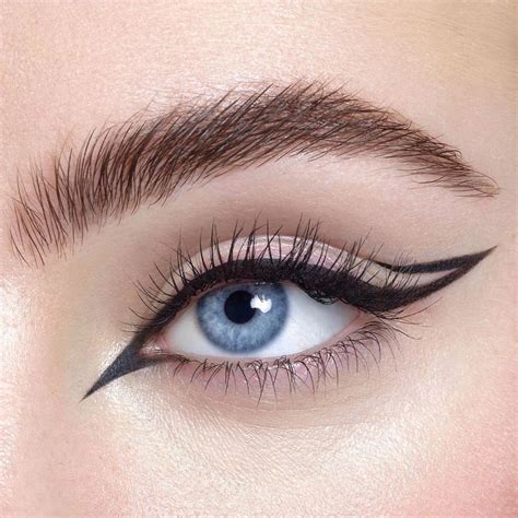 Dramatic Liner Look