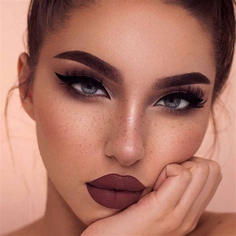 Dramatic look using Two Faced Chocolate Eyeshadow