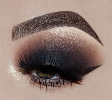 Edgy Modern Smoky Eye