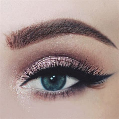 Everyday pink eye look