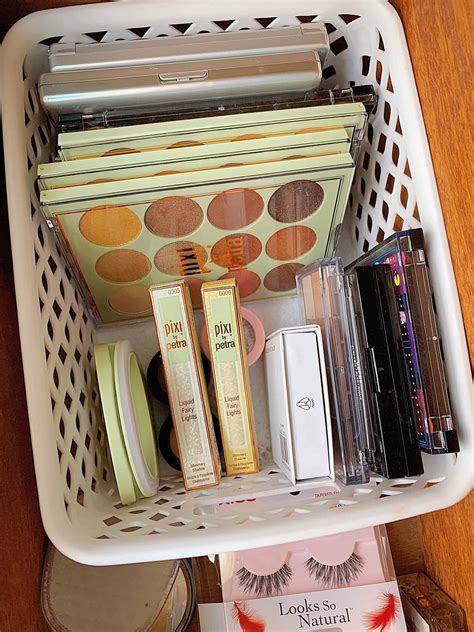 Tips for organizing eyeshadow palettes