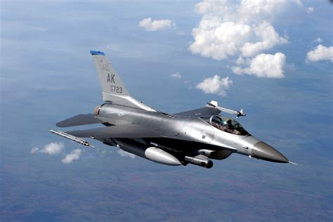 F-16 Fighting Falcon taxi