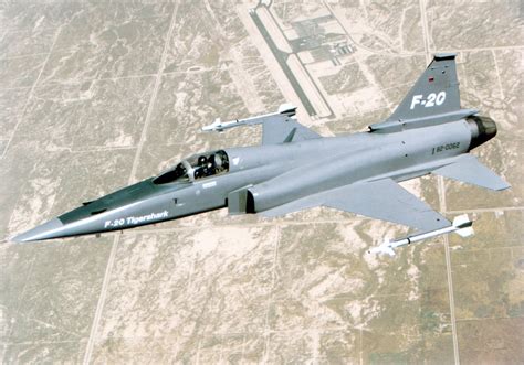 F-20 Tigershark formation flight