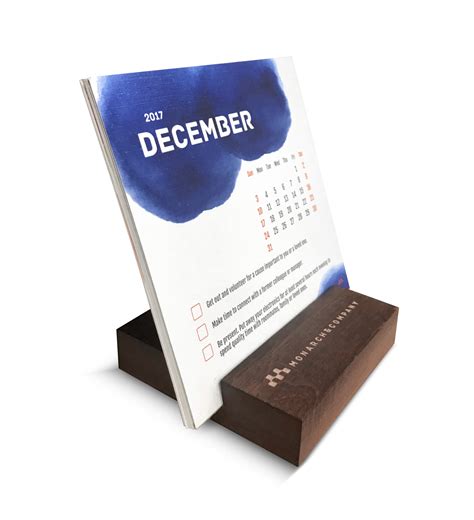 Features to look for in a big desk calendar organizer