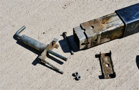 Fifth wheel landing gear parts