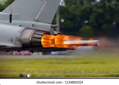 Fighter jet afterburners