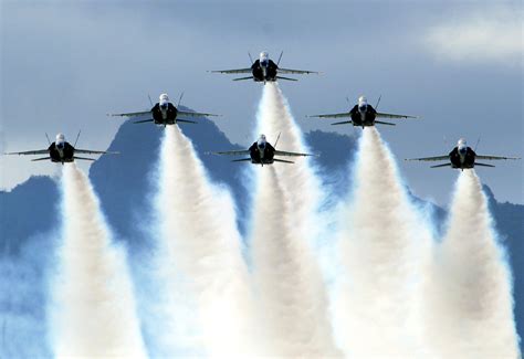 Fighter jet formation