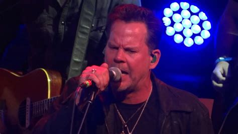 Gary Allan's love for aviation