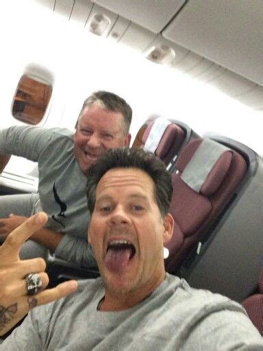 Gary Allan's airplane hangar