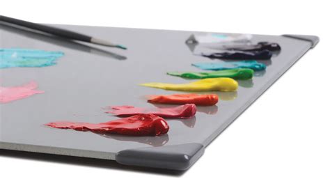 A glass palette with a sturdy thickness