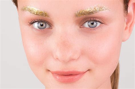 Adding a touch of glam to your eyebrows with glitter