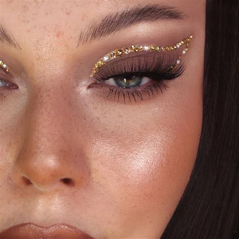 Glitter makeup look 10