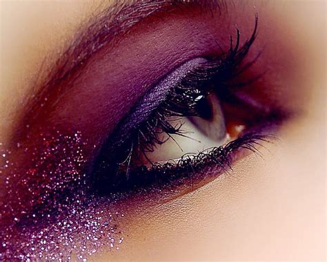 Glittery eyes using hard candy eyeshadow palette