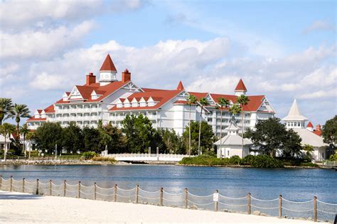 Grand Floridian Enchanted Rose Lounge and Dining Room