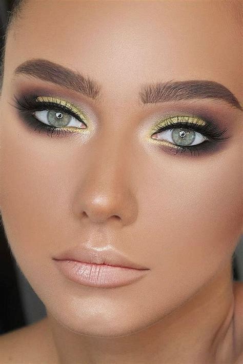 Green eyes with makeup