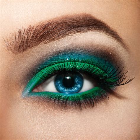 Makeup tips for green eyes