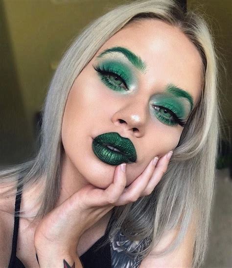 Green makeup look with natural ingredients