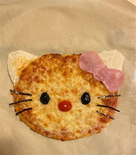 Hello Kitty eating pizza