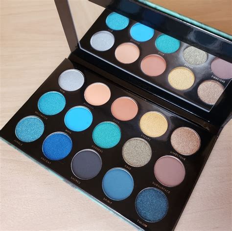 Hipdot Eyeshadow Palette