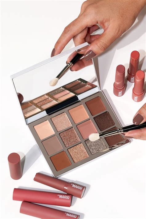 Step-by-Step Guide to Mastering the Hourglass Eye Palette Look