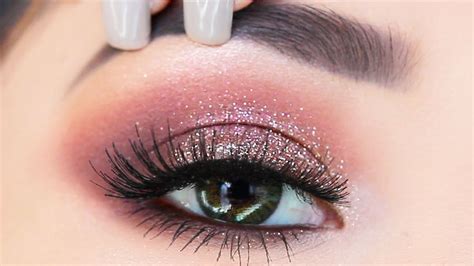 How to Use Sparkling Makeup Palette