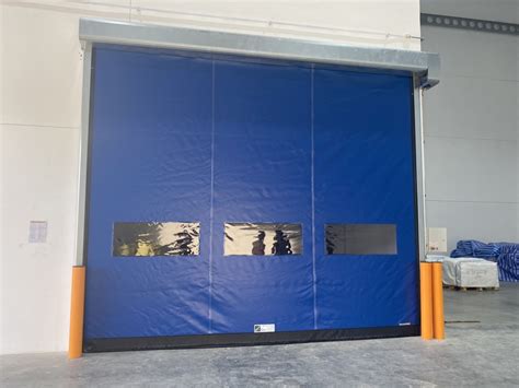 Industrial doors for warehouses