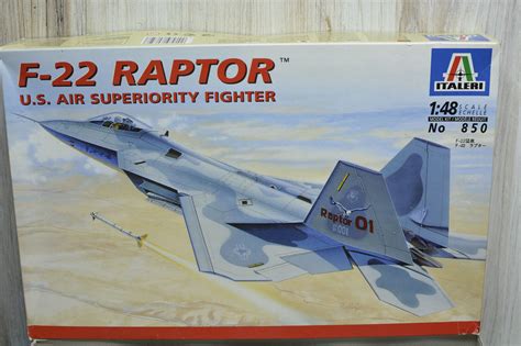 Italeri F-22 Raptor Model Kit